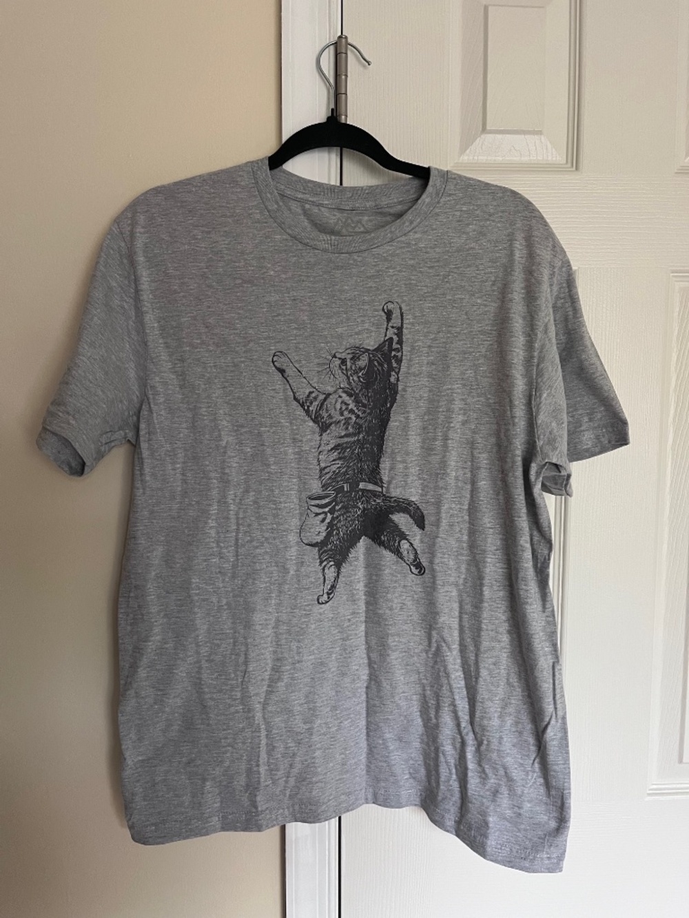 NWOT Chalk & Stone Grey Cat Static Climb Tee